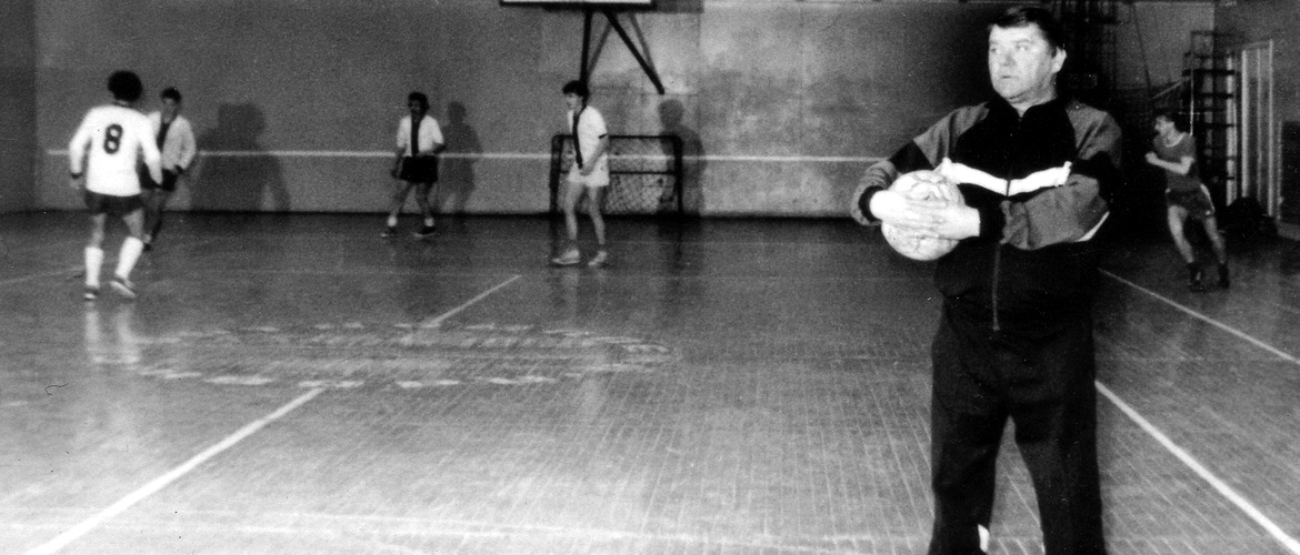 СОБОЛЕЗНУЕМ…