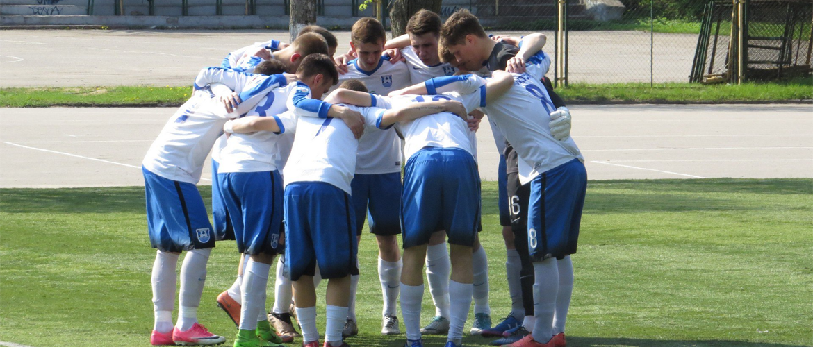 «МОЛОДЁЖКА» НЕ ПРОИГРЫВАЕТ 